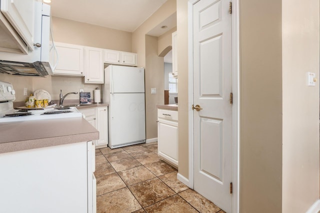 kitchen with electric range oven, white cabinetry, sink, and white fridge