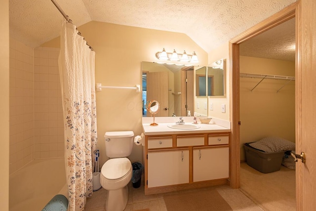 full bathroom featuring toilet, a textured ceiling, vaulted ceiling, and shower / tub combo