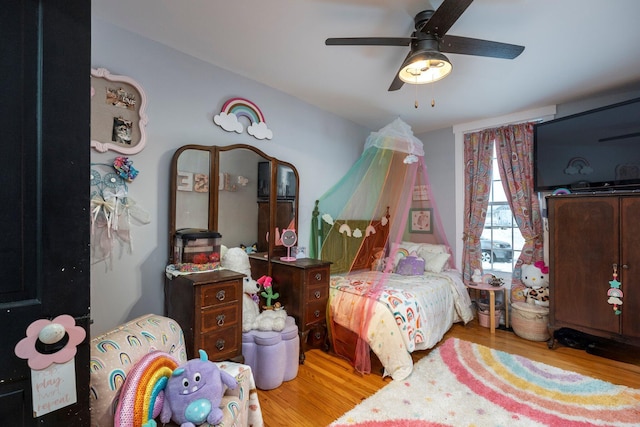 bedroom with light wood-type flooring and ceiling fan