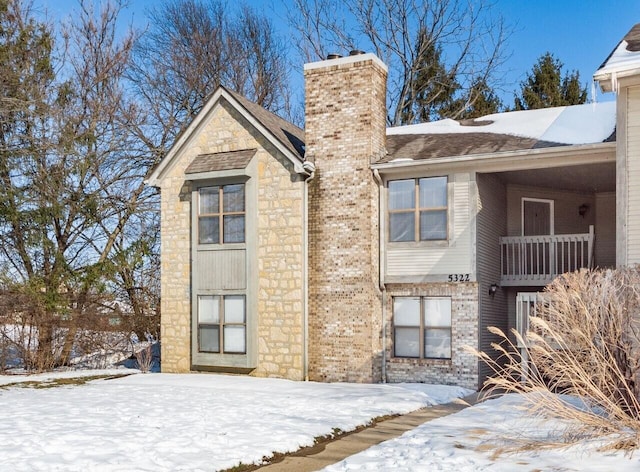 view of front of house with a balcony