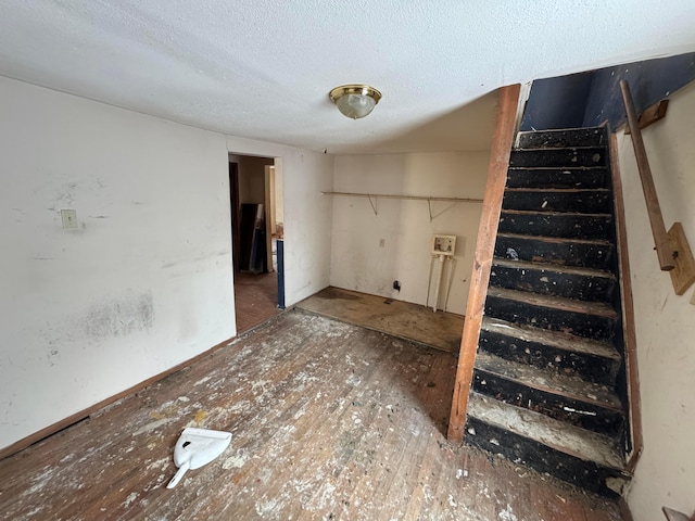 spare room featuring a textured ceiling