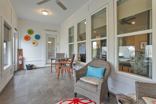 sunroom with ceiling fan