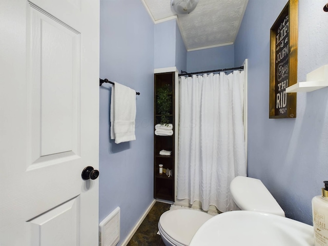 bathroom featuring a textured ceiling, toilet, crown molding, and a shower with curtain