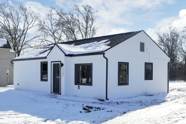 view of modern farmhouse style home