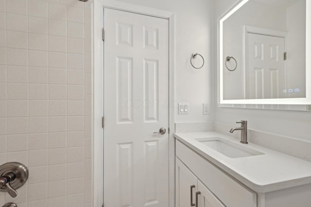 bathroom featuring vanity and tiled shower / bath