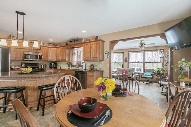 dining area with sink and ceiling fan