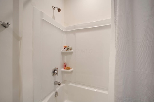 bathroom with shower / tub combo with curtain