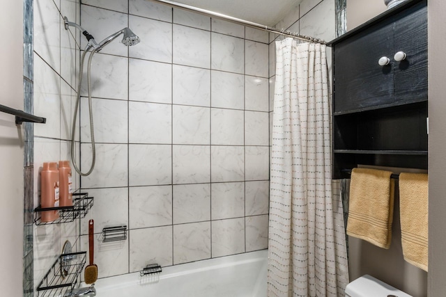 bathroom featuring shower / tub combo