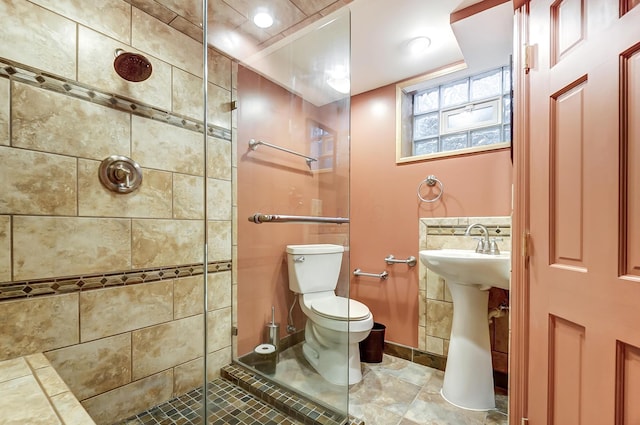 bathroom featuring toilet and a tile shower