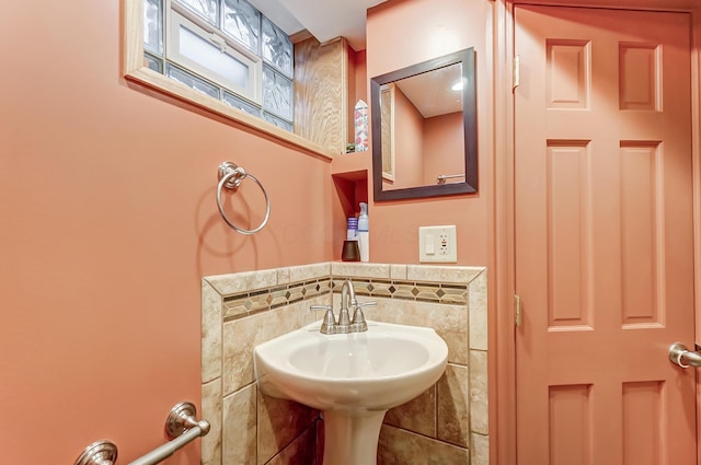 bathroom featuring sink