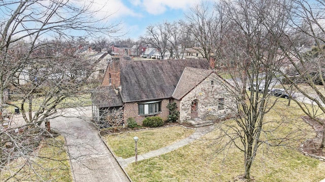 exterior space featuring a front yard