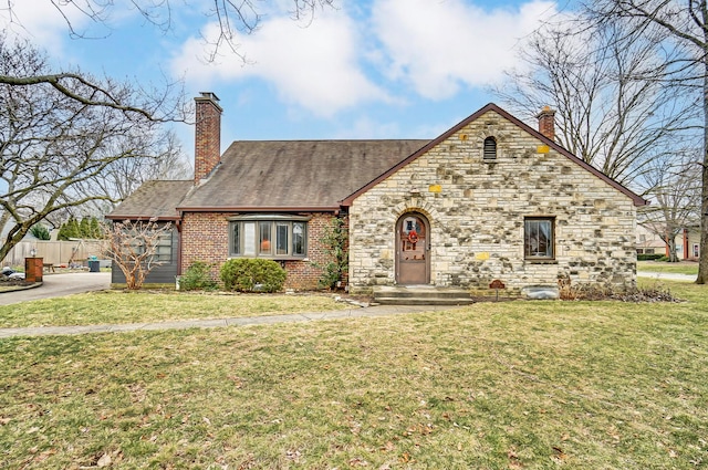 view of front of house featuring a front yard