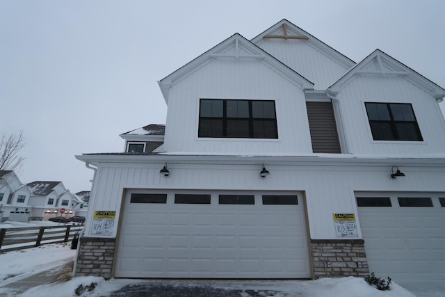 view of front facade with a garage