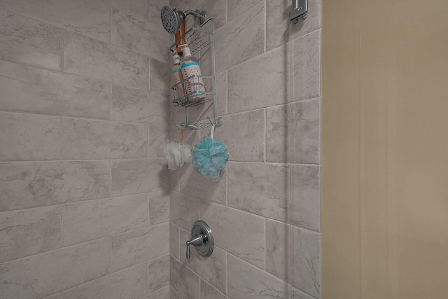 details with a tile shower