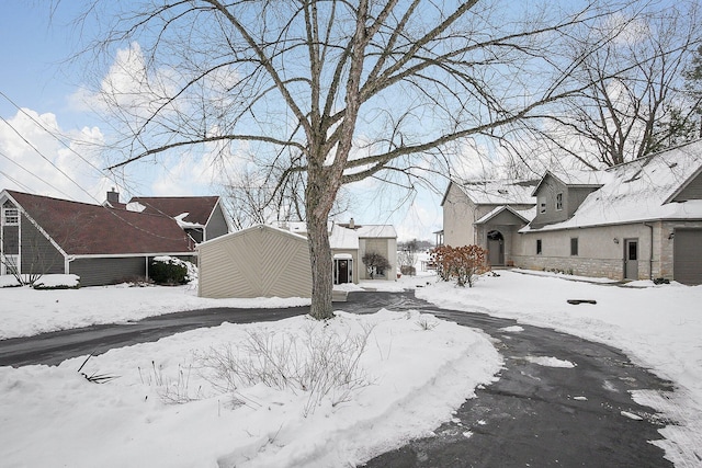 view of yard layered in snow