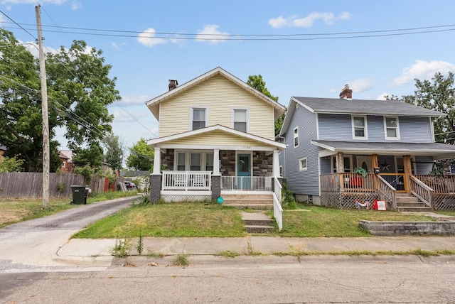 view of front of property featuring a front yard and covered porch