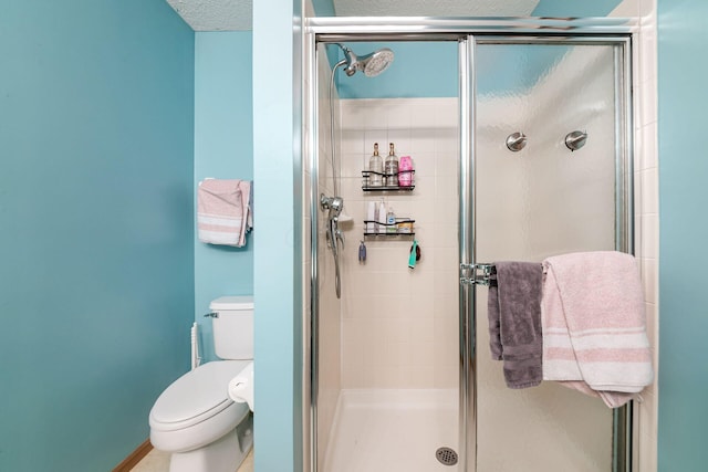 bathroom with walk in shower, a textured ceiling, and toilet