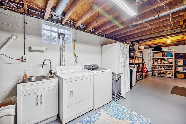 washroom featuring cabinets, independent washer and dryer, and sink