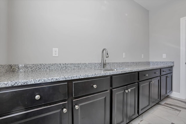 bathroom featuring sink