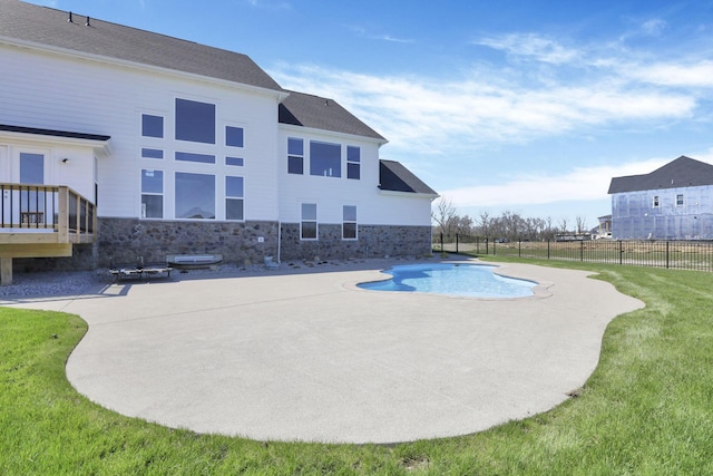 6764 Woodedge Ln, Hilliard, OH 43026 - view of swimming pool featuring a yard, fence, a fenced in pool, and a patio