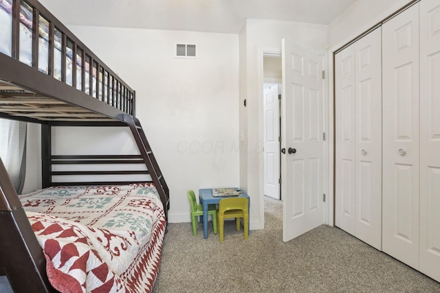 bedroom featuring carpet floors and a closet