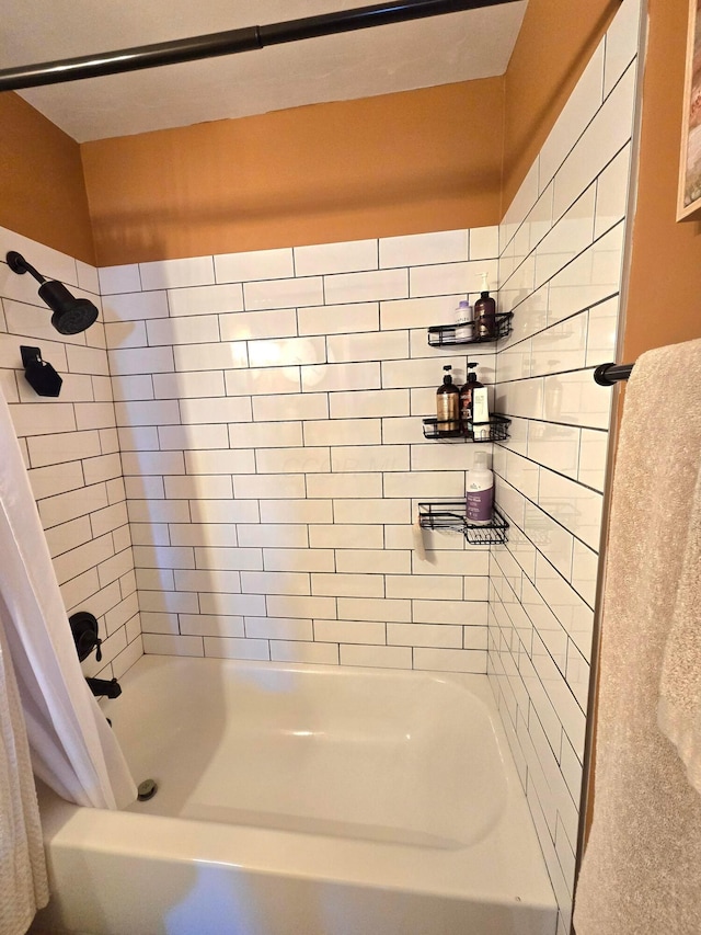 bathroom featuring shower / bath combo