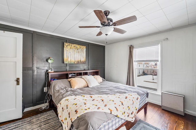 bedroom featuring ceiling fan, crown molding, and dark hardwood / wood-style floors