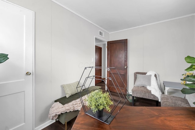 sitting room with visible vents and crown molding