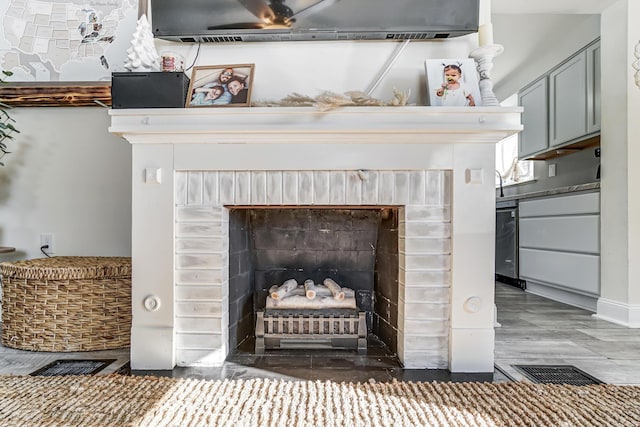 room details featuring a fireplace