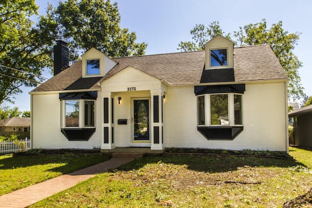 view of front of property with a front yard