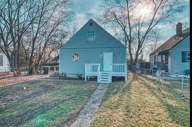 back of house featuring a lawn