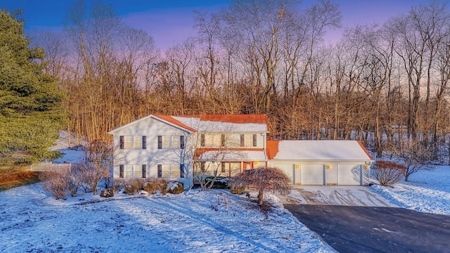 view of front property featuring a garage