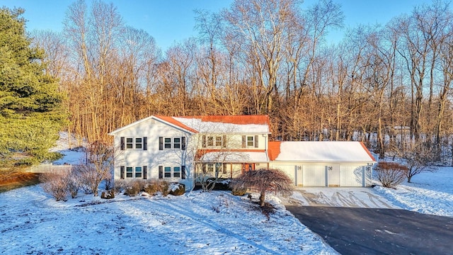 view of front property featuring a garage