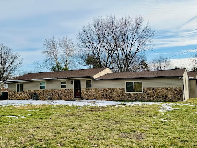 ranch-style home featuring a front yard