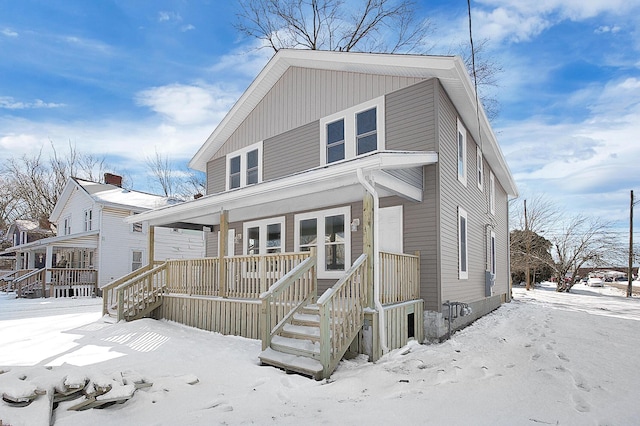 view of front of property featuring covered porch