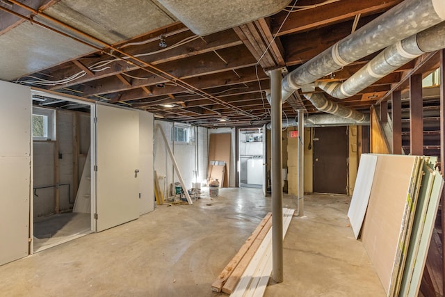 basement with washer / dryer