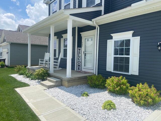 509 Walker Pointe Dr, Commercial Point, OH 43116 - entrance to property with covered porch