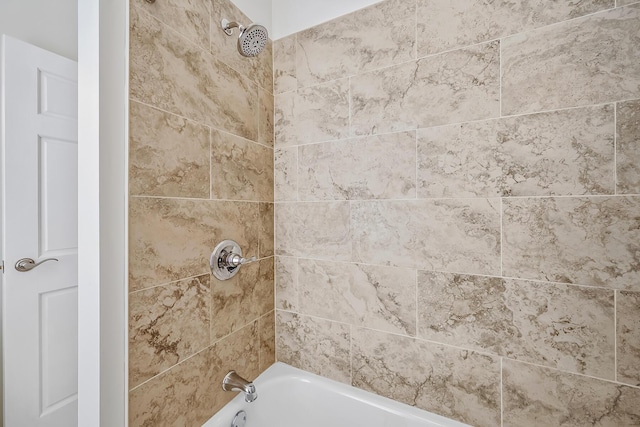 bathroom featuring tiled shower / bath combo