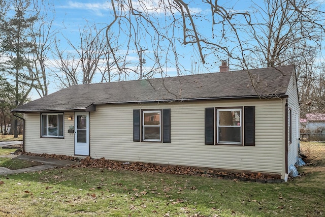 view of front facade featuring a front yard