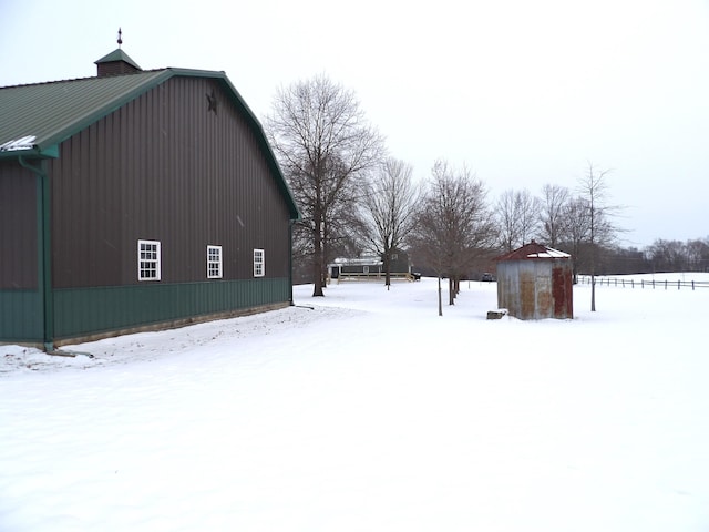 exterior space with an outbuilding