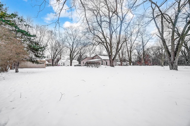 view of yard layered in snow