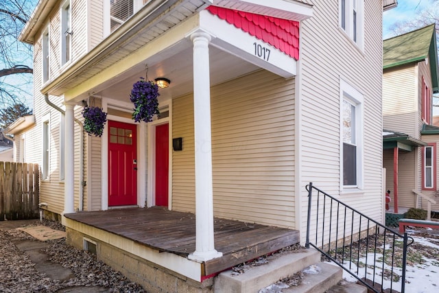 property entrance featuring a porch