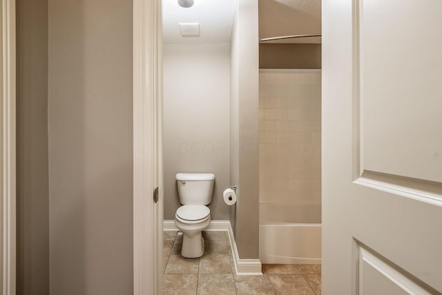 bathroom with toilet and tiled shower / bath combo