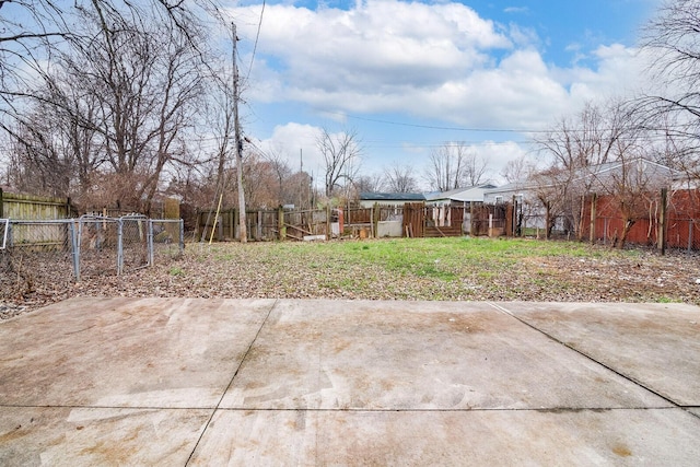 view of yard with a patio