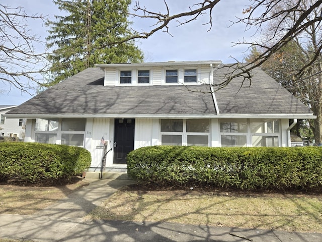 215 S Jefferson St, Galion, OH 44833 - view of front facade with roof with shingles