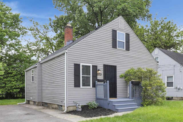 1973 Dartmouth Ave, Columbus, OH 43219 - view of front facade with a chimney