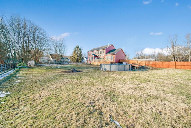 view of yard with a fenced in pool