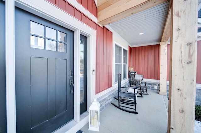 entrance to property featuring covered porch