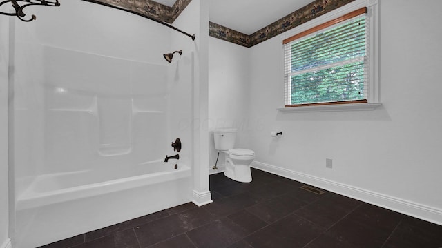 1859 Hardscrabble Rd, Alexandria, OH 43001 - full bathroom featuring toilet, baseboards, and bathtub / shower combination