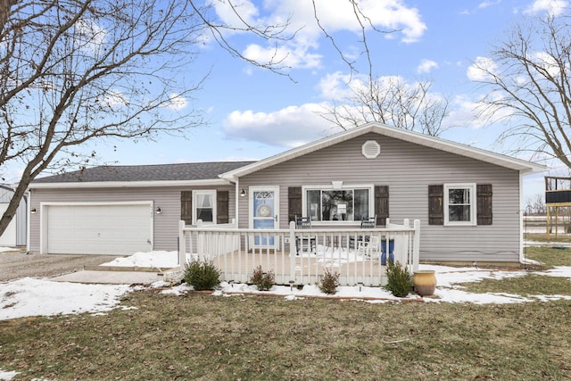 view of front facade featuring a garage, a front lawn, and a porch